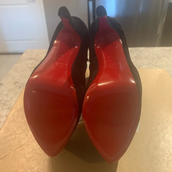 Christian Louboutin - Picture 3 of 7
